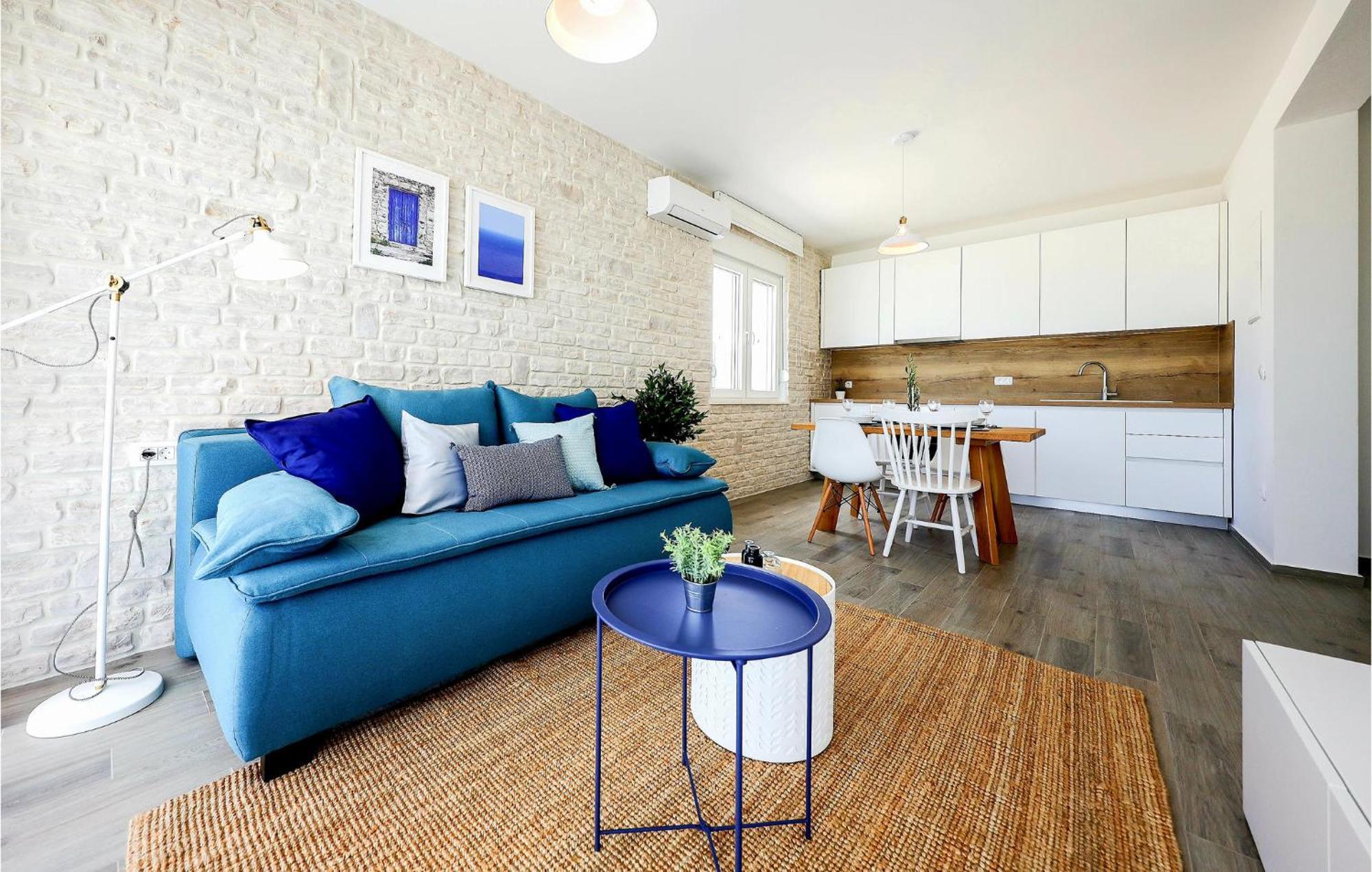 Stunning Home In Vrsi With Kitchen Ngoại thất bức ảnh