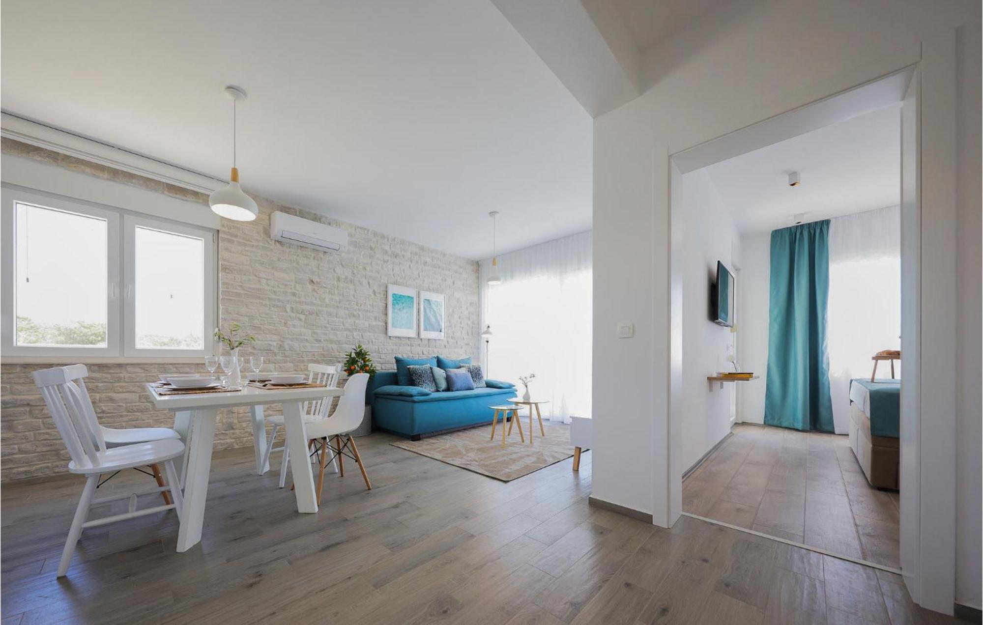 Stunning Home In Vrsi With Kitchen Ngoại thất bức ảnh